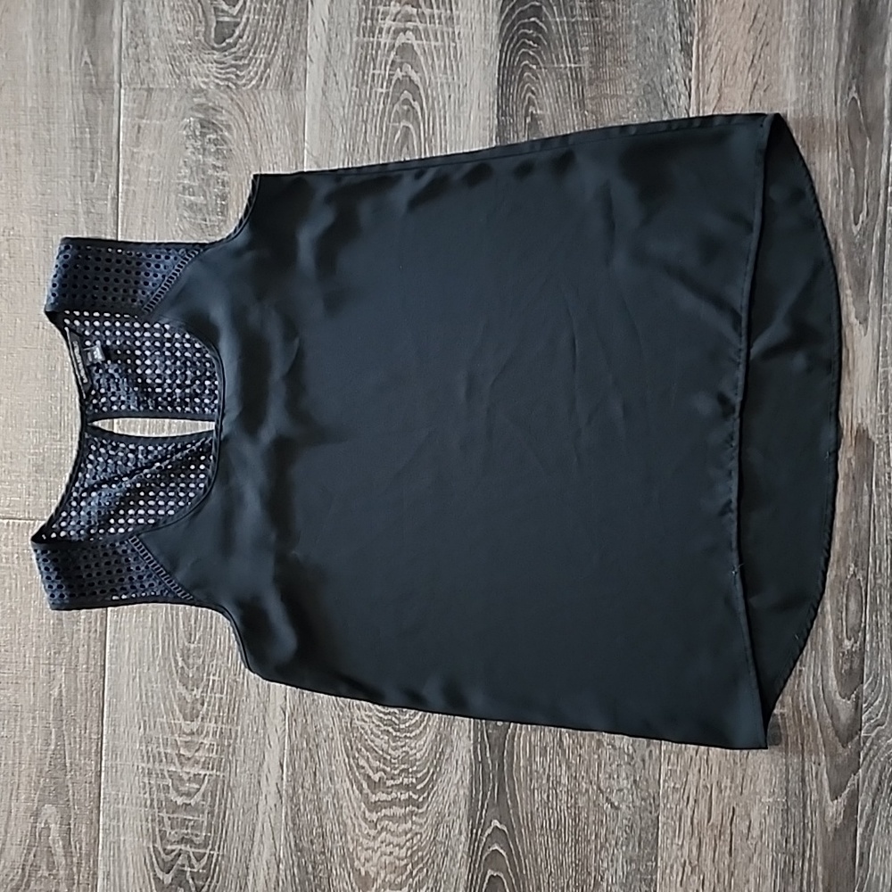 🦇 Banana Republic Textured Trim Tank Top 🦇